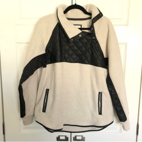 Abercrombie and Fitch Crème and Black Pleather
Snap Up Fleece Pullover Size L - Picture 3 of 11